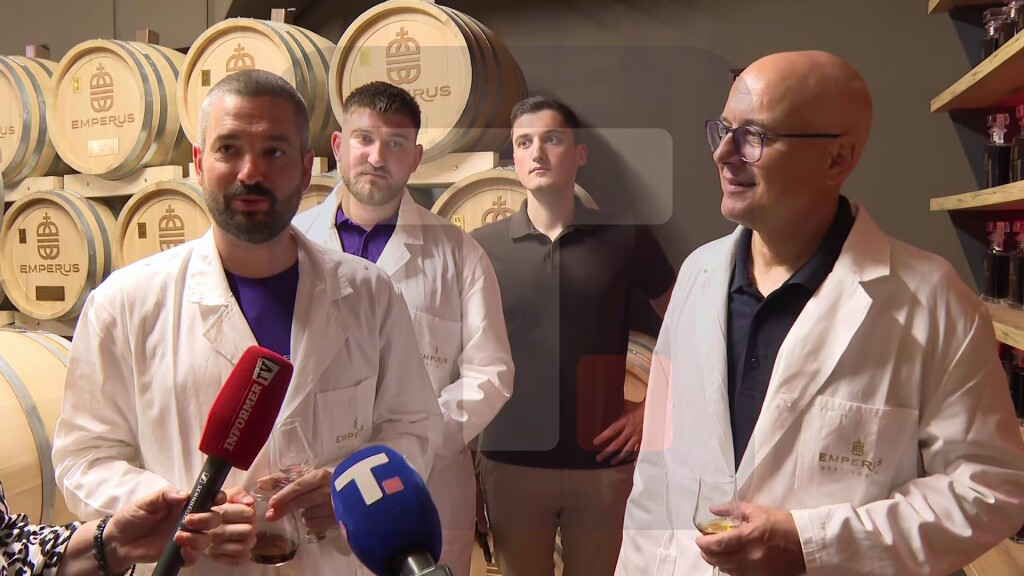 Vučević u obilasku  trezora destilerije Emperus