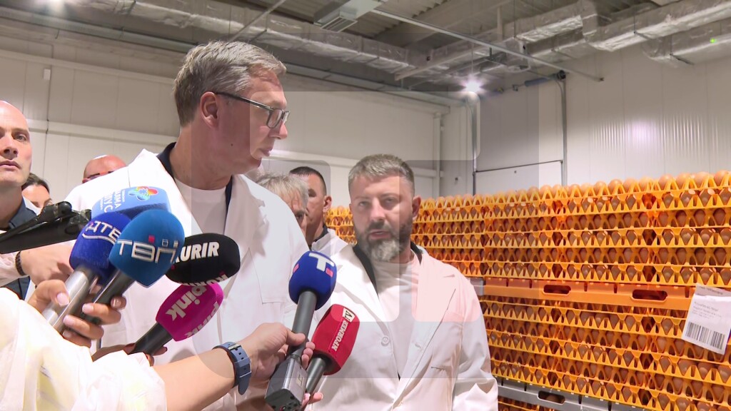 Vučić u obilasku centra za pakovanje jaja sa farmi kompanije „Agro-Đole“ d.o.o