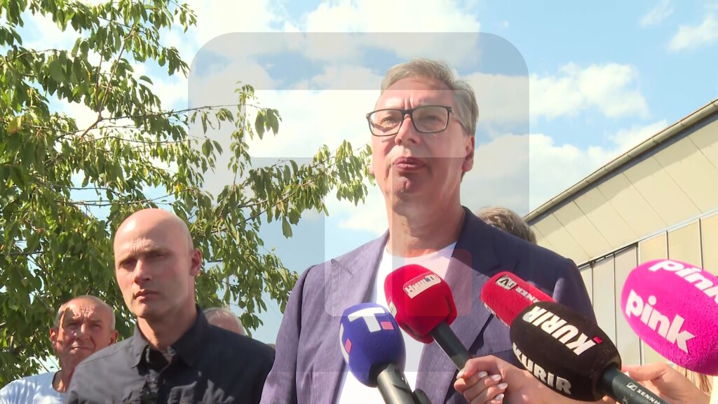 Vučić: Gledamo kako da zaposlimo ljude u malim opštinama i da domaćini i privrednici sačuvaju svoje poslove