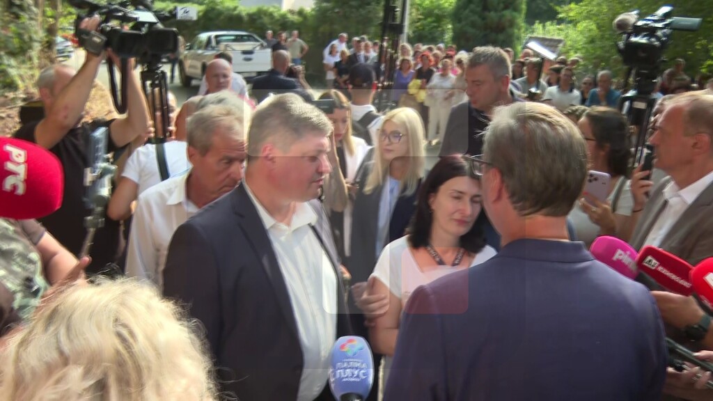 Vučić majci obolelog deteta: Lek za vašeg sina će stići za sedam do 10 dana