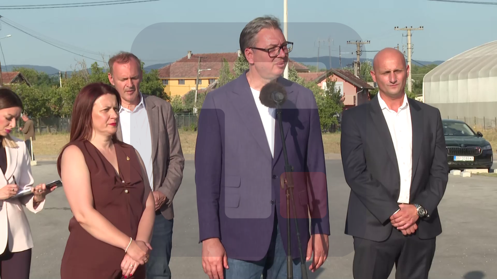 Vučić: Za Ćupriju bi bilo dobro da dobijete kasarnu, to je bolje nego fabriku da dobijete