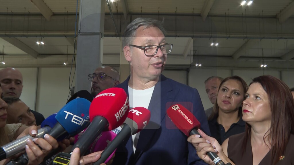 Vučić: Trebalo je ranije da shvatim da je manjim mestima potrebna manja investicija, a ne fabrika za 500 ljudi, tamo nema toliko ljudi da radi