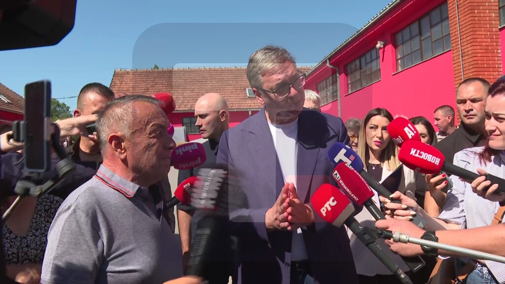Vučić: Trećinu lajsni za stanove na Beogradu na vodi je radio gospodin Rajić, velikim projektima upošljavamo domaće preduzetnike