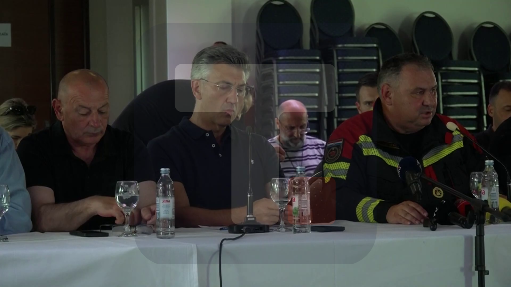 Plenković prisustvovao sednici povodom požara koji je zadesio Hrvatsku
