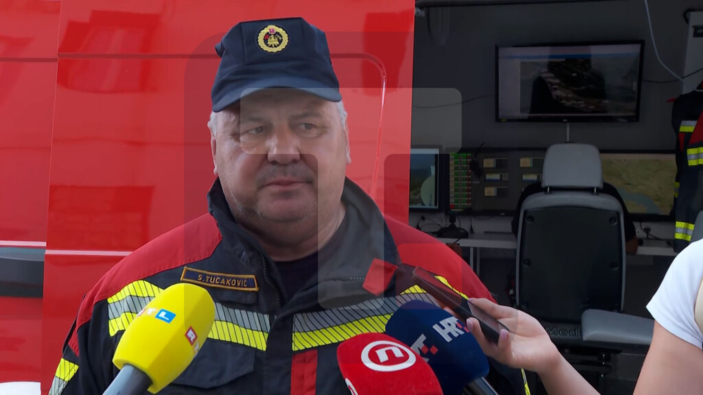 Tucaković: Ljudi su pokušavali da prođu vozilima kroz vatrenu stihiju