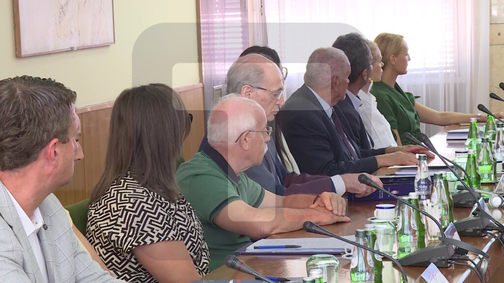 Krkobabić potpisao ugovore za podršku razvoju privrede u selima vredne 40 mil.din