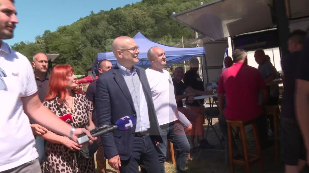 Vučević u obilasku manifestacije "Dani proje i sira"
