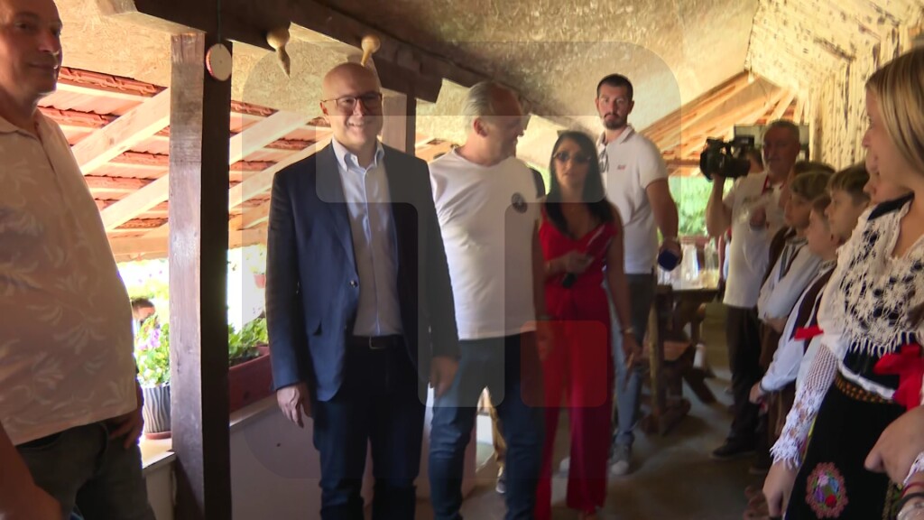 Vučević u obilasku etno kuće u Mađevici