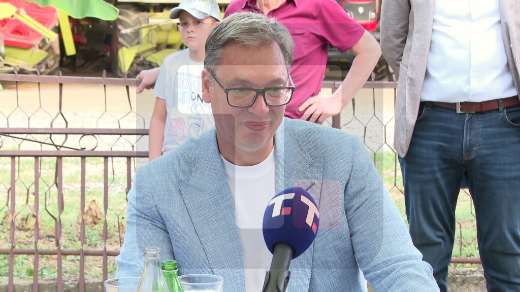 Vučić: Fali nam da uradimo poprečne puteve
