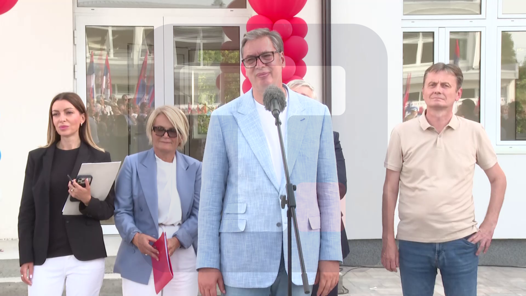Vučić u razgovoru sa meštanima Donje Borine
