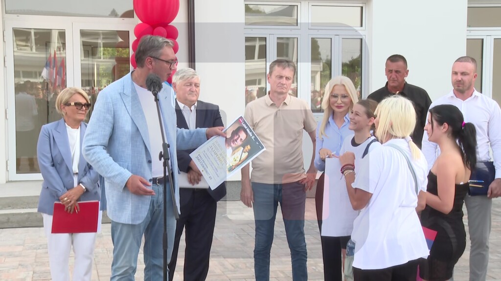 Vučić u razgovoru sa meštanima Donje Borine