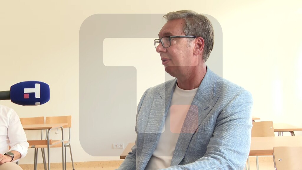 Vučić: Čitava njihova politika je vic