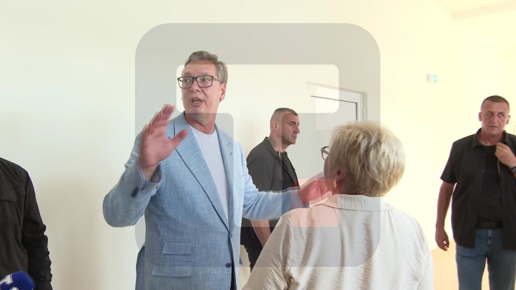 Vučić u obilasku završnih radova na rekonstrukciji i sanaciji OŠ "Braća Ribar" u Donjoj Borini