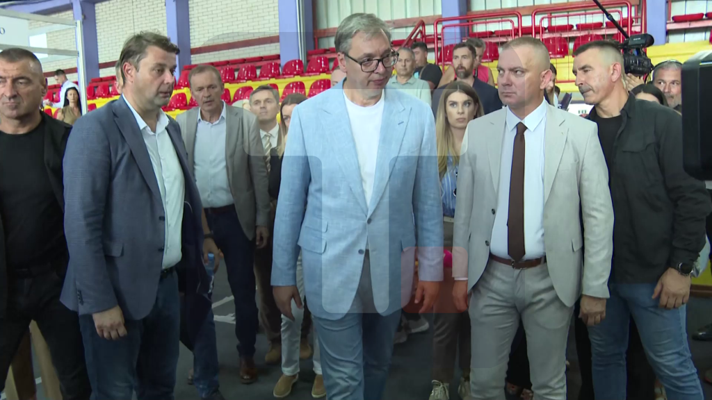 Vučić obišao Sajam šljiva u Osečini