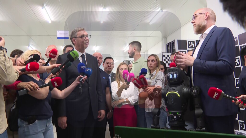 Vučić u obilasku fabrike humanoidnih robota u Srbiji kompanije „Minth“