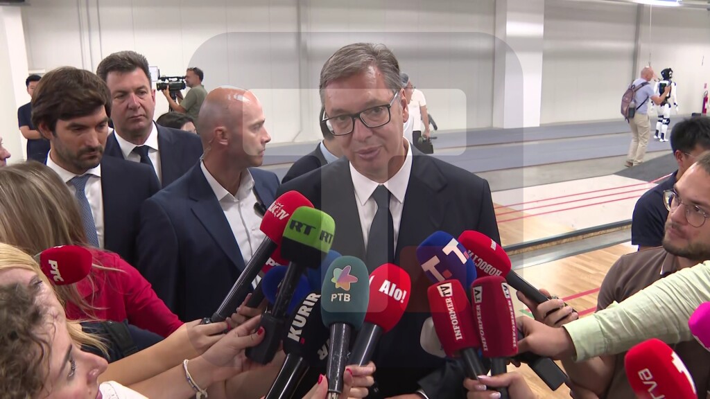Vučić: Za 15 dana videćete upotrebu robota u vojsci Srbije