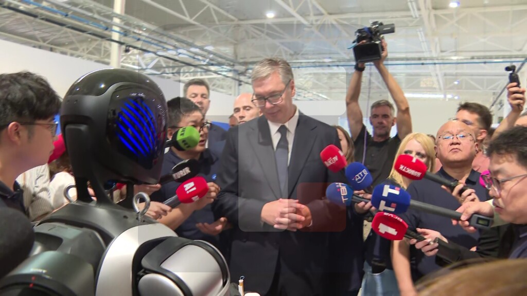 Vučić: U Srbiji će se proizvoditi najkompleksniji humanoidni roboti različitih veličina
