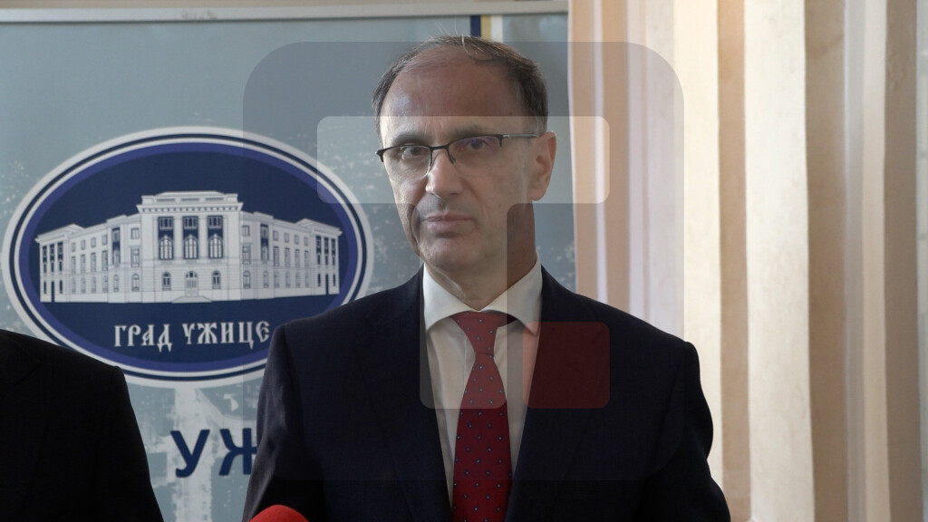 Macut: Vlada će nastaviti da sprovodi odgovornu politiku usmerenu na rešavanje konkretnih problema građana